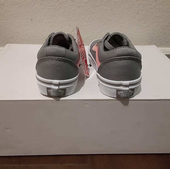 Vans - Picture 2 of 4